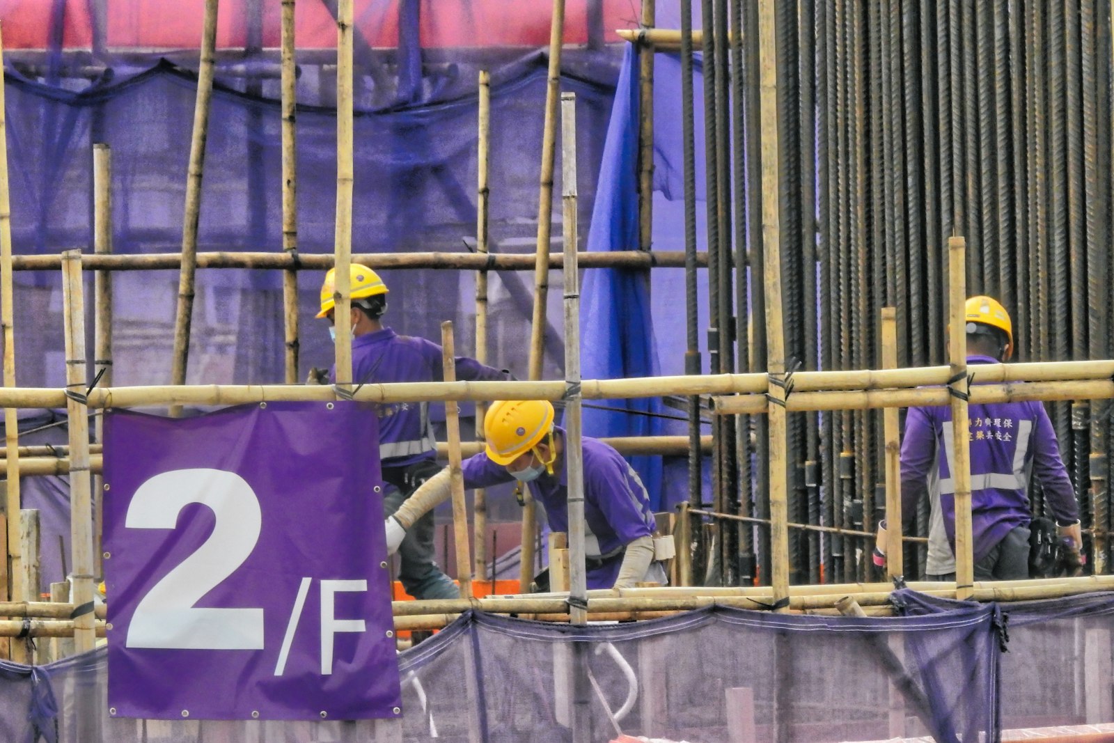 Рабочие на строительной площадке